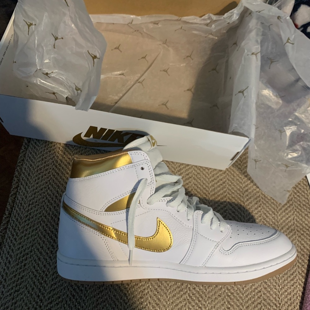 Nike Women’s High Top Sneakers White and Gold